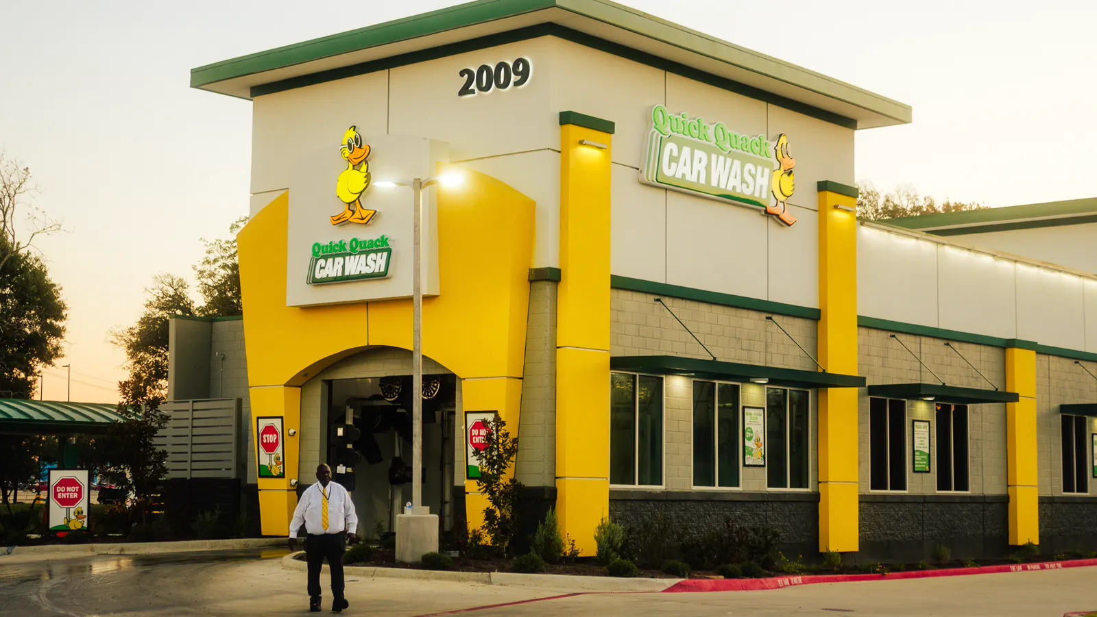 Quick Quack location 2009 N Main St, Pearland, TX 77581