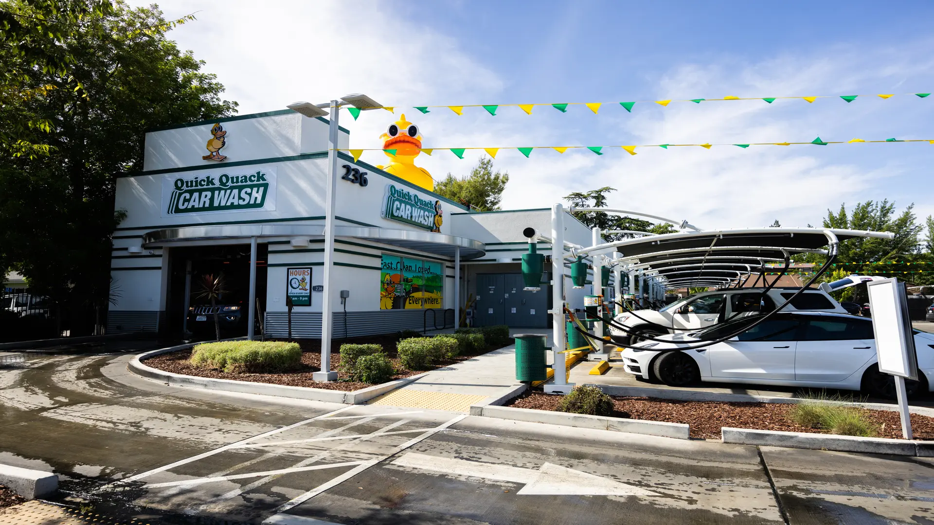 Quick Quack location 236 W Main St, Woodland, CA 95695