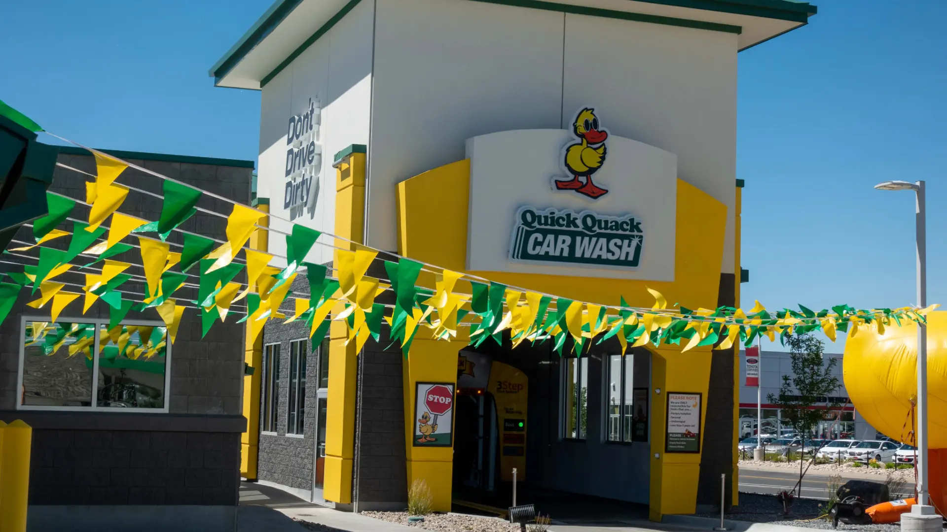 Quick Quack location 699 W Riverdale Rd, Riverdale, UT 84405